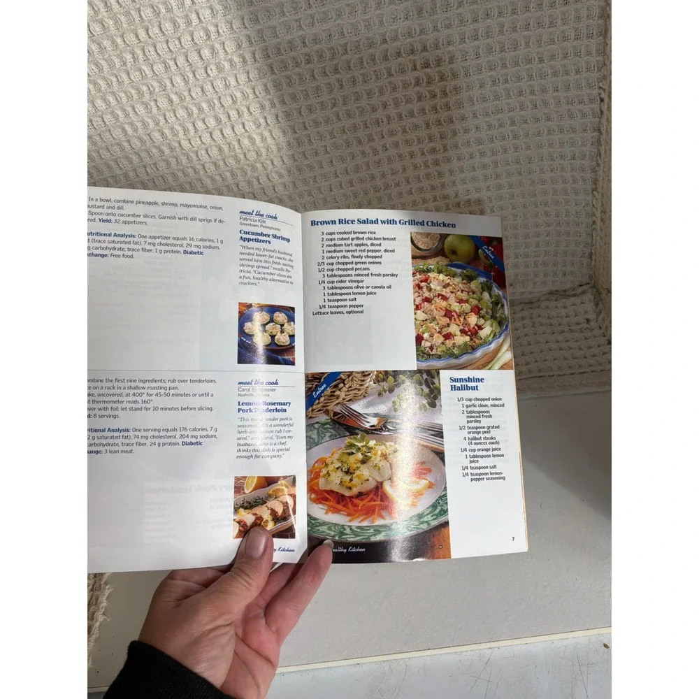 [Vintage] Unisex Country Woman The Healthy Kitchen Cookbook OS White